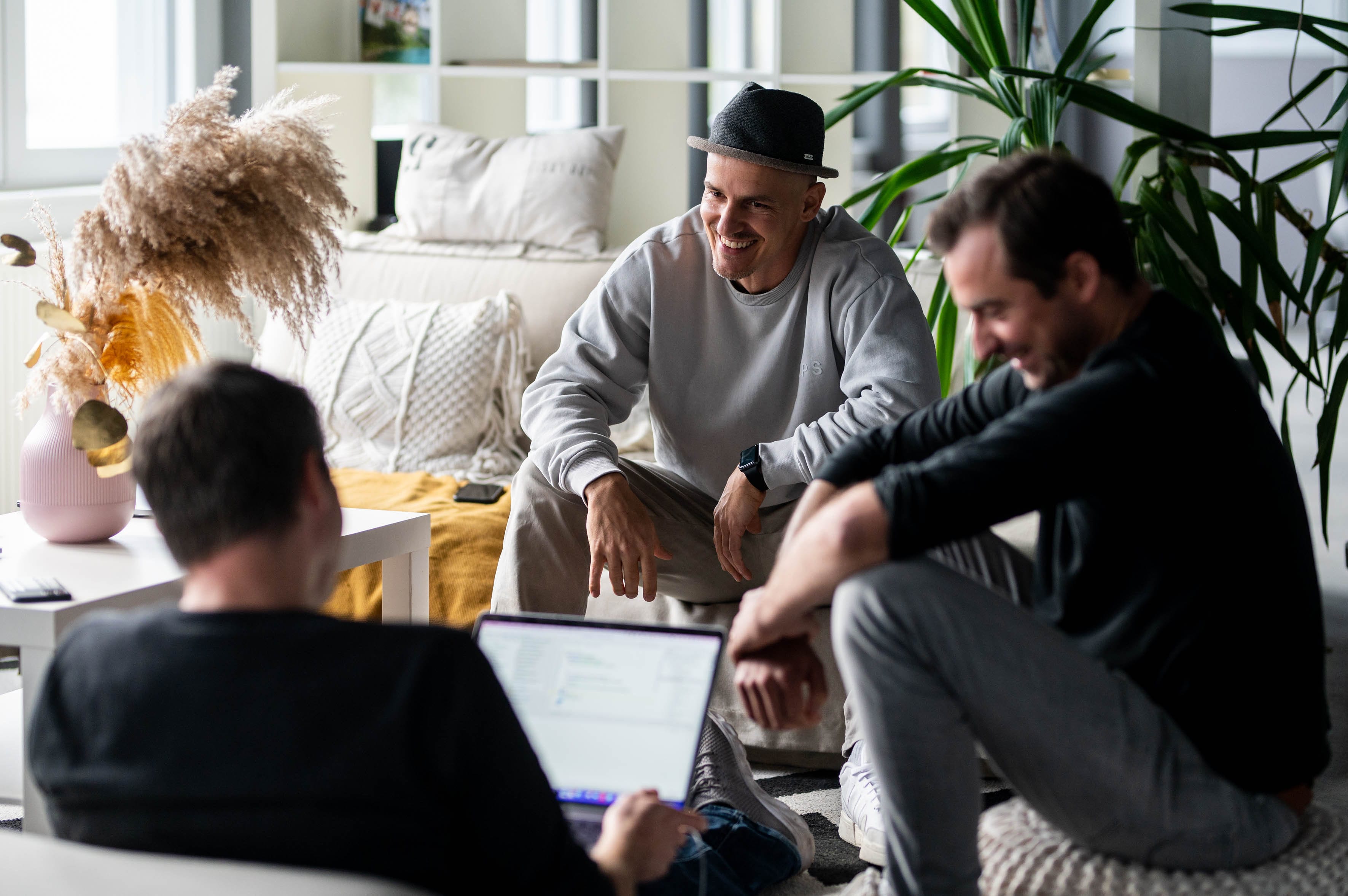 Ein Projekt-Team von disphere im Gespräch im Office